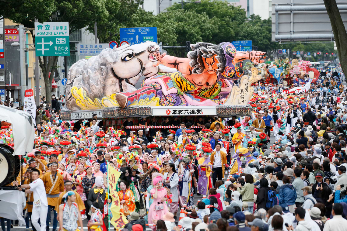 パレードの復路、六つの祭りが混然一体となった「戻り囃子」