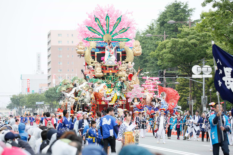 青森県被災地の復興の証しとして特別参加した「八戸三社大祭」