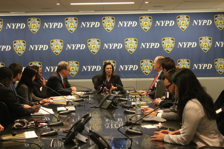 NYPD会議室でのミーティング