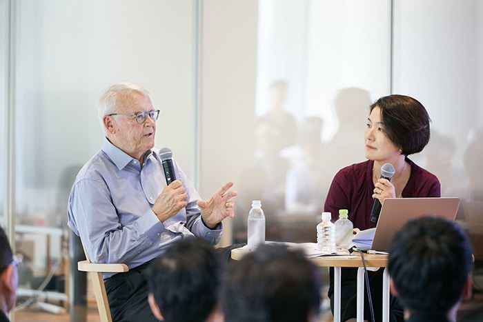 デービッドアーカー氏と緒方玲子氏