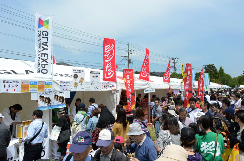 多くの来場者でにぎわう協賛社ブース