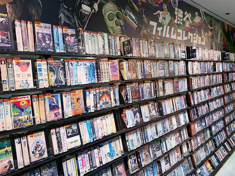 SHIBUYA TSUTAYA では2020年11月、未DVD化映像作品を含む約6000タイトルを取りそろえたビデオテープコーナー「渋谷フィルムコレクション」を展開。また、VHSブームをひも解いたドキュメンタリー映画「VHSテープを巻き戻せ！」無料上映会などのイベントも開催した。