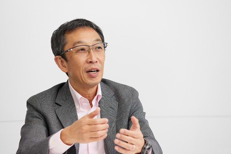 岡本氏