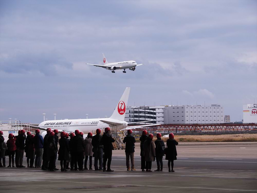 格納庫見学風景（写真提供：日本航空）