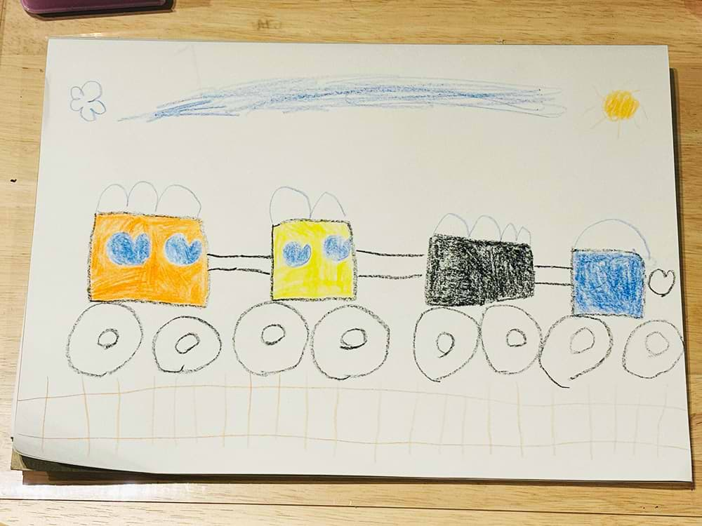 5歳の女の子が描いた電車と線路 電車は横から見た図