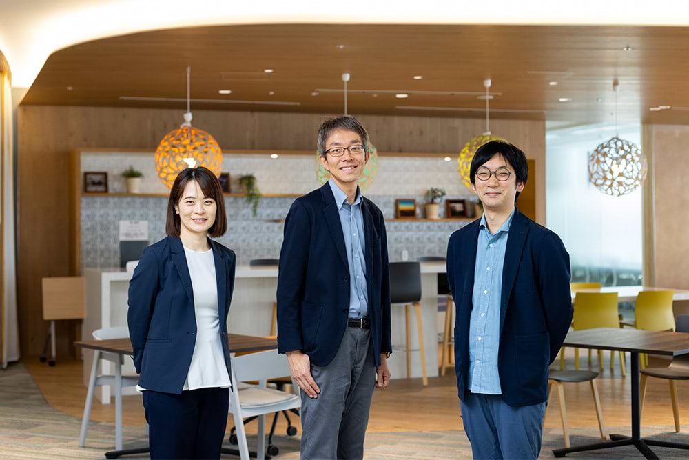 左から味の素株式会社 神通寛子氏、山口卓也氏、電通 北島陽介氏