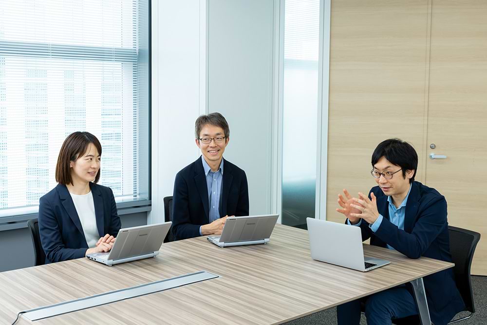左から味の素株式会社 神通寛子氏、山口卓也氏、電通 北島陽介氏