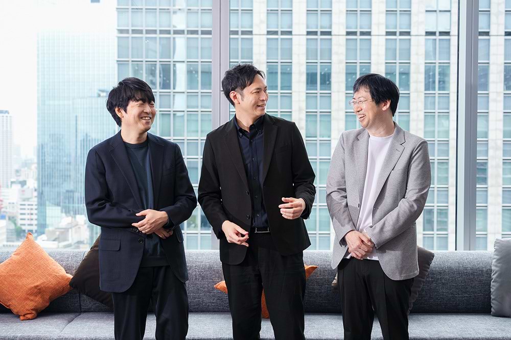 左から電通 並河進氏、電通デジタル 山本覚氏、日立製作所 吉田順氏