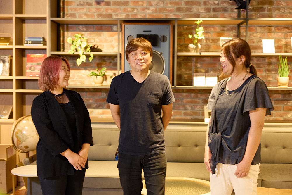 左から電通 在原、エイベックス・ミュージック・クリエイティヴ 猪野氏、電通 増山