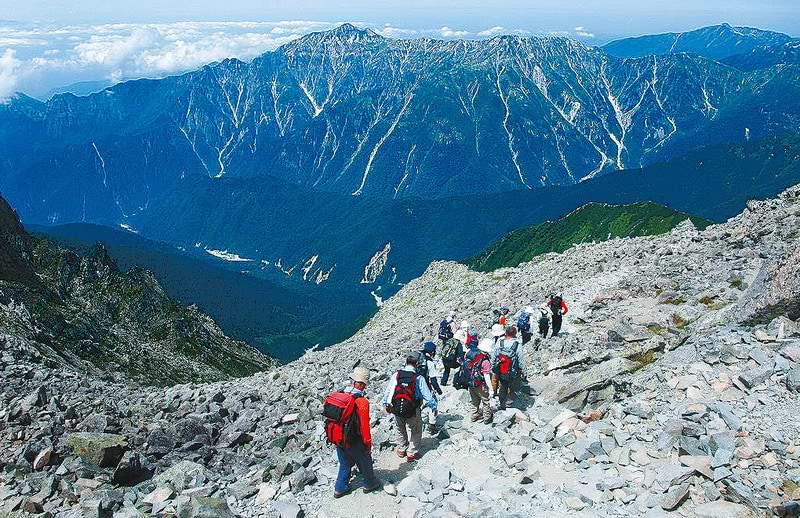 ステップアップ型登山ツアー