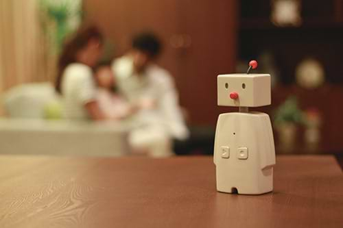 家族をゆるいコミュニケーションでつなぐ留守番ロボット「BOCCO」は、ユカイ工学開発の最新プロダクト