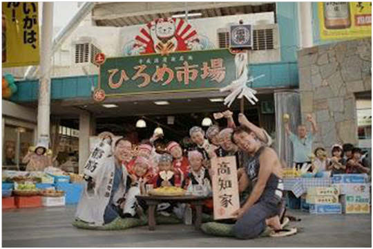 本場・よさこい踊りの踊り子達も出演