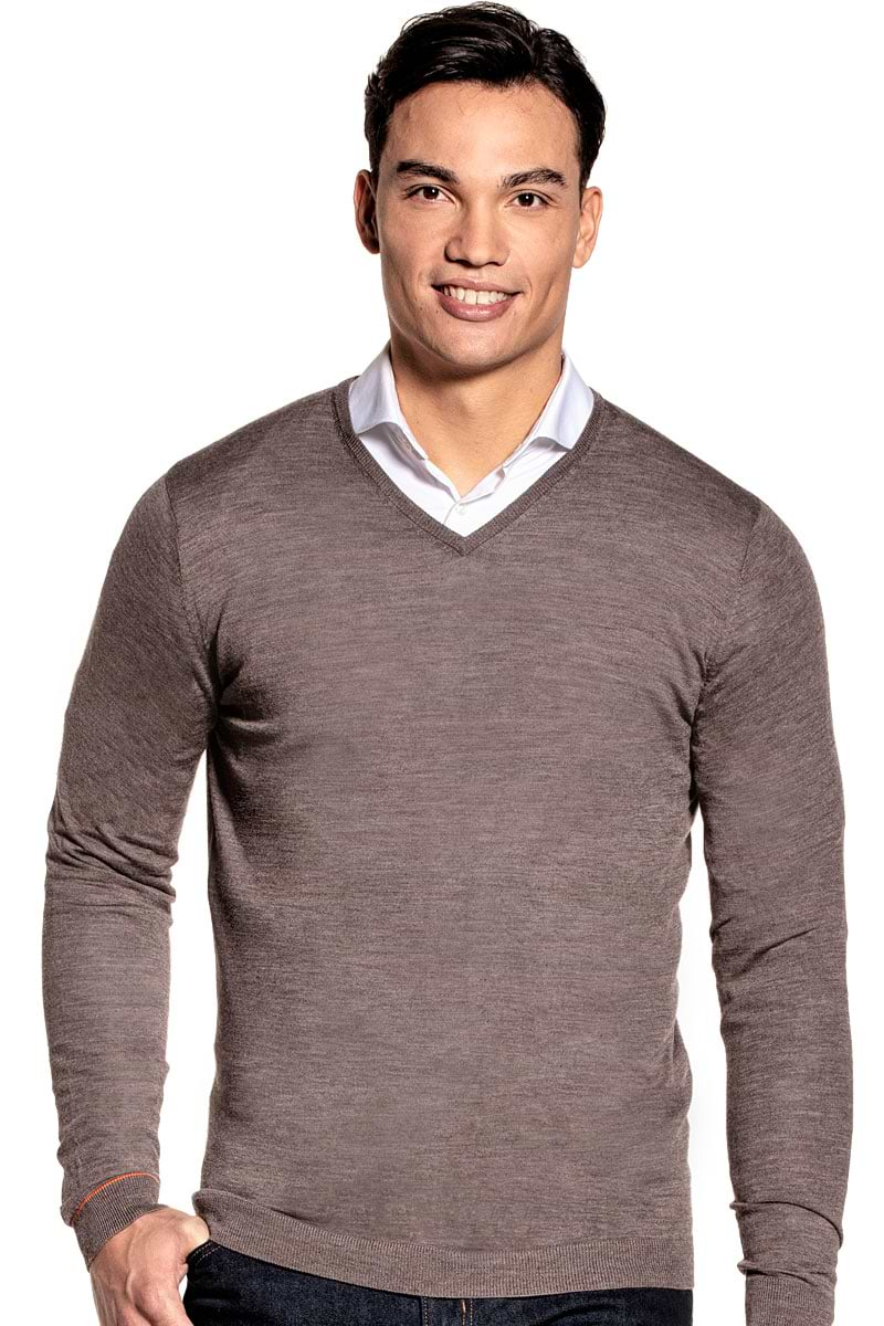 V-Neck sweater for men made of Merino wool in Brown