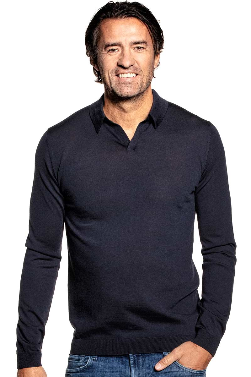 Polo long sleeve without buttons for men made of Merino wool in Dark blue