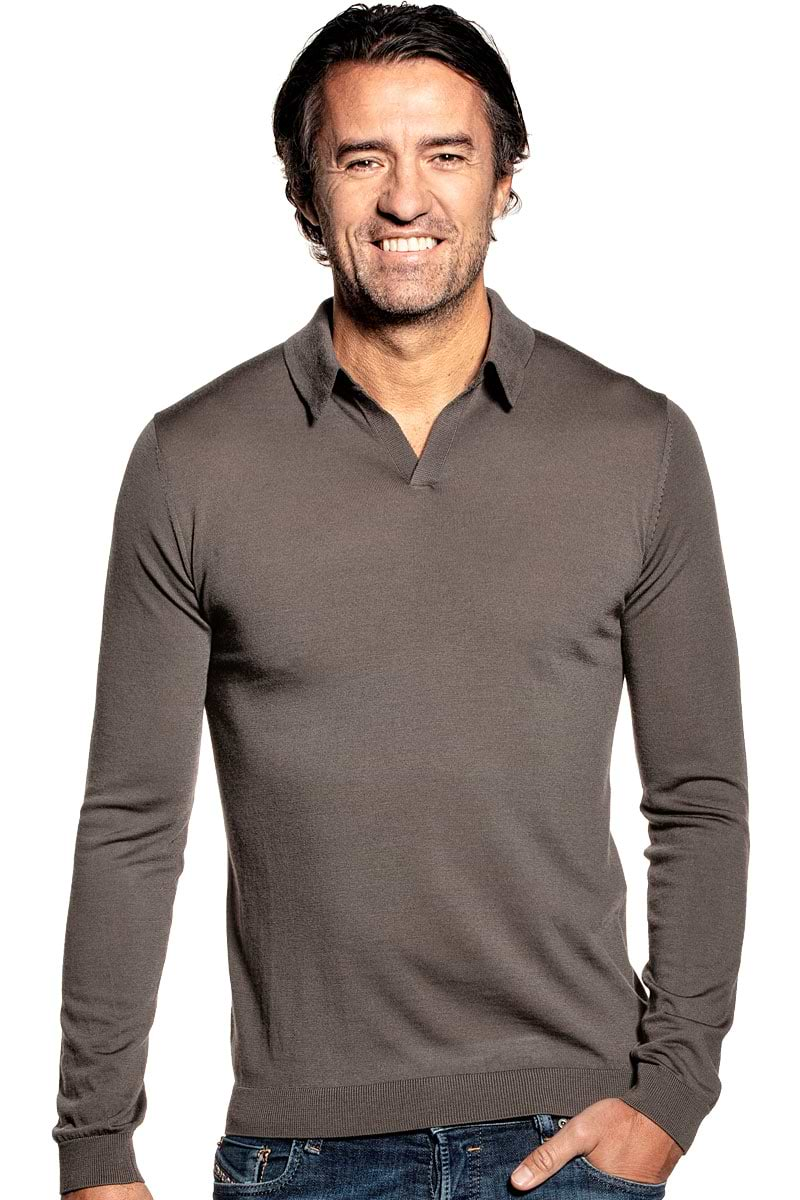 Polo long sleeve without buttons for men made of Merino wool in Green