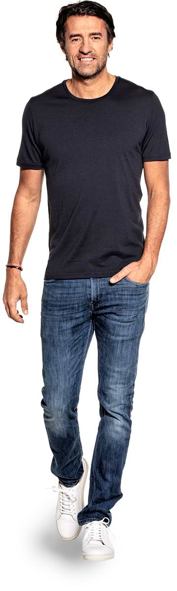 Shirt Round Neck voor mannen gemaakt van merinowol in het Donkerblauw