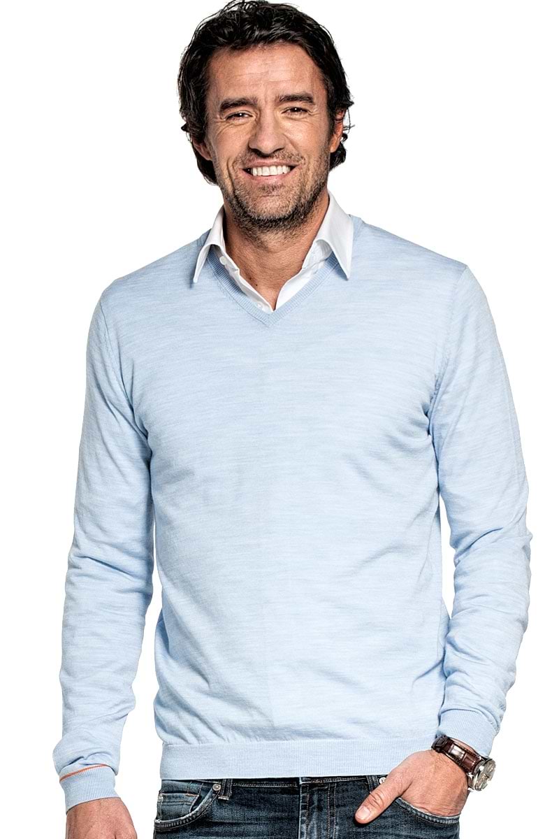 V-Neck sweater for men made of Merino wool in Light blue