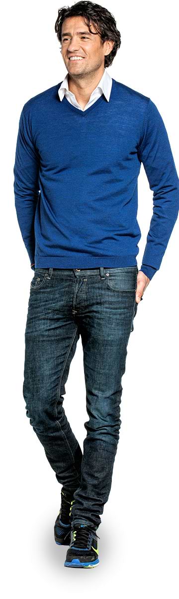 V-Neck sweater for men made of Merino wool in Blue