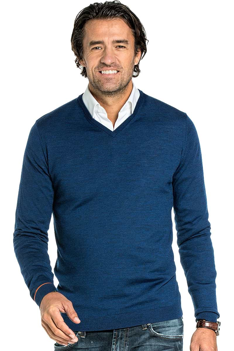 V-Neck sweater for men made of Merino wool in Blue