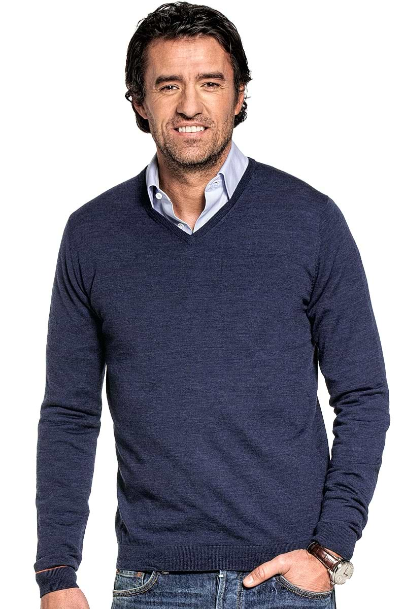 V-Neck sweater for men made of Merino wool in Blue