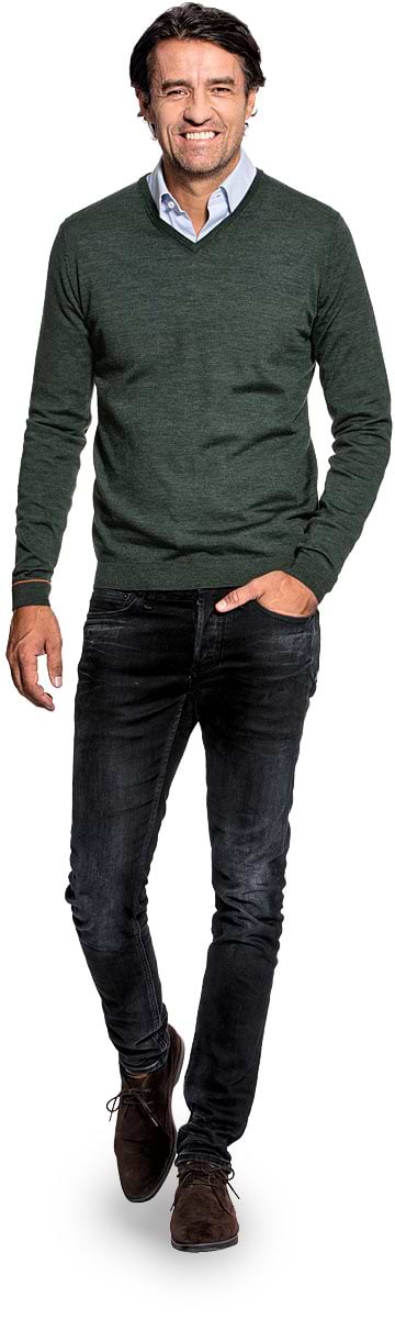 V-Neck sweater for men made of Merino wool in Dark green