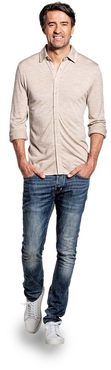 Overhemd voor mannen gemaakt van merinowol in het Beige