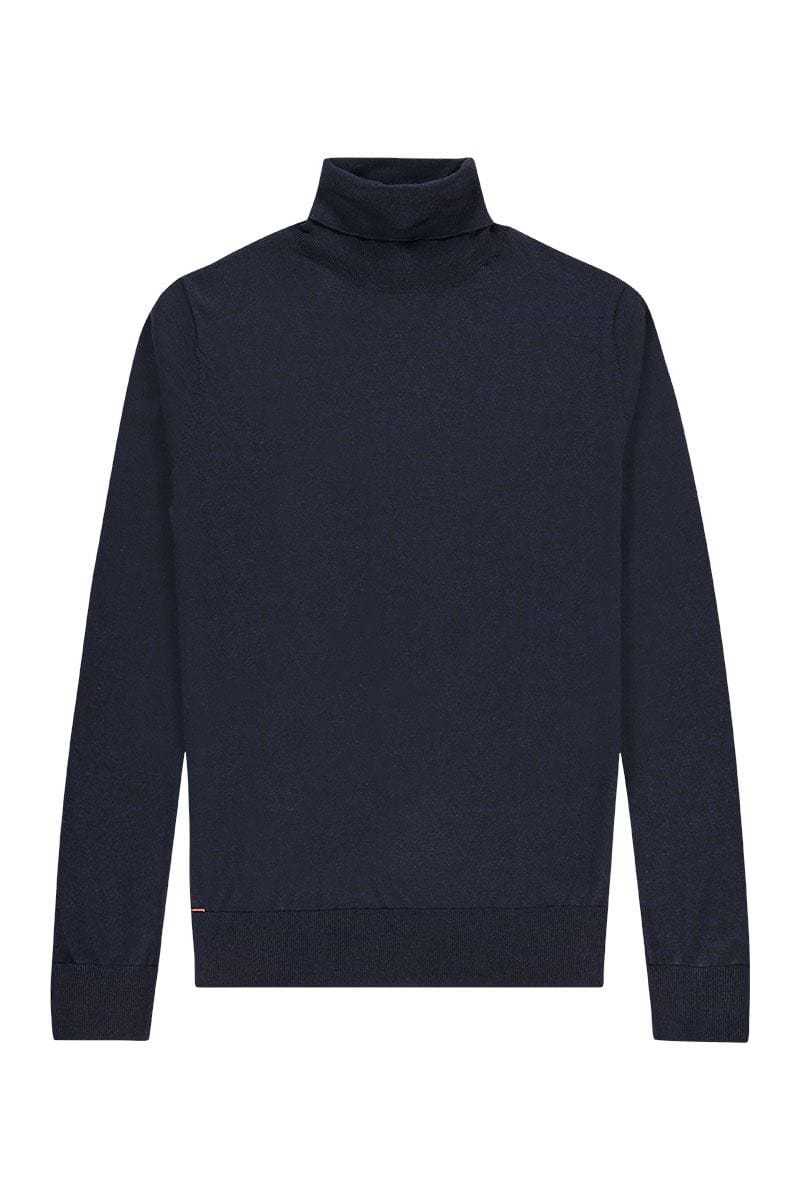 Een extra lange col trui in het donkerblauw